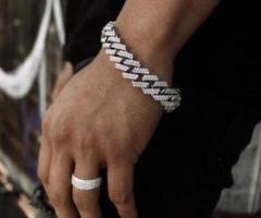 What Makes a Silver Bracelet the Perfect Accessory for Men?